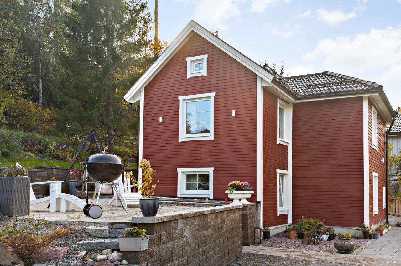 Charming Apartment In A Red House In Stockholm Exterior foto